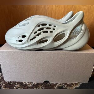 Yeezy foam RNR stone salt